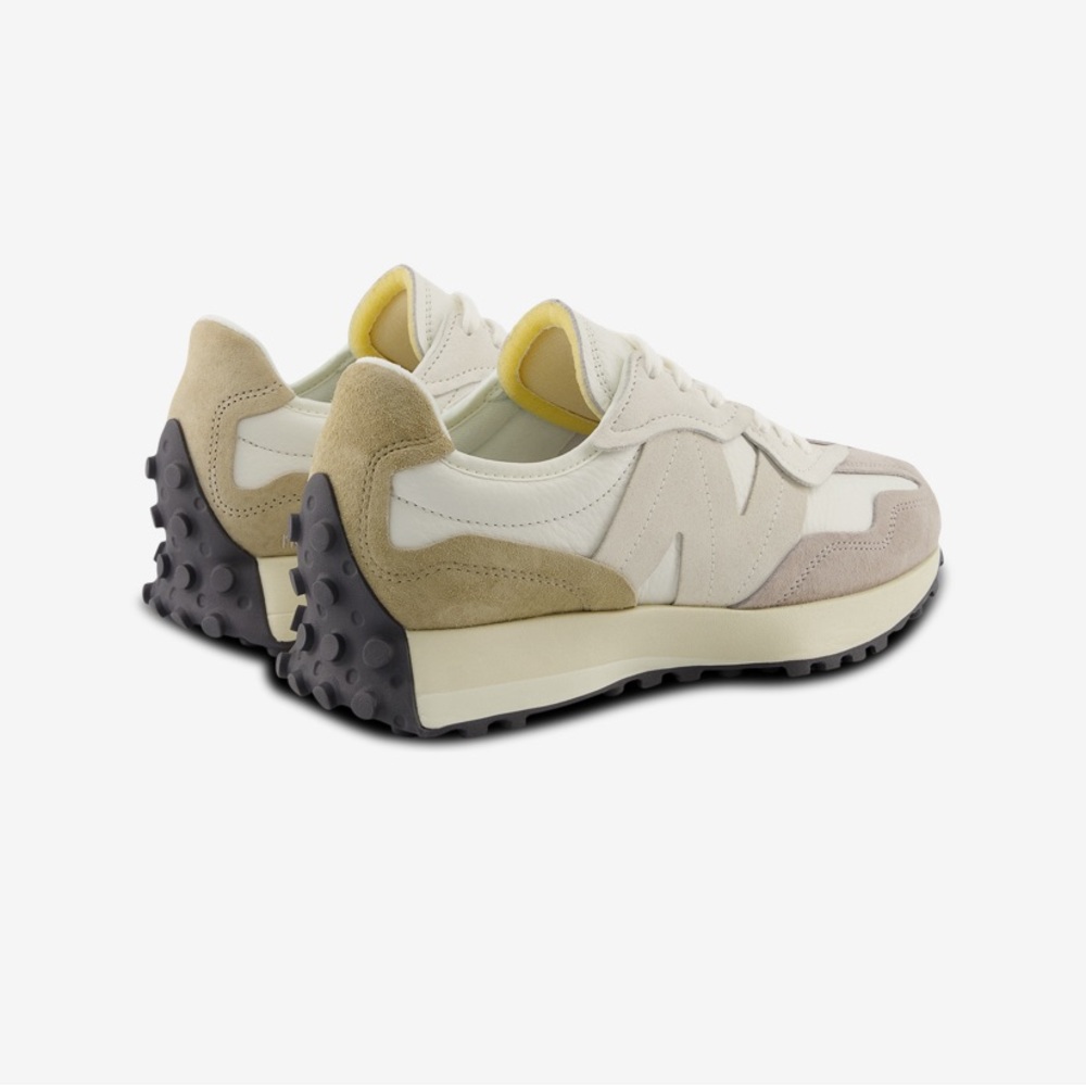 New Balance 327
Women's - Picture 5 of 12